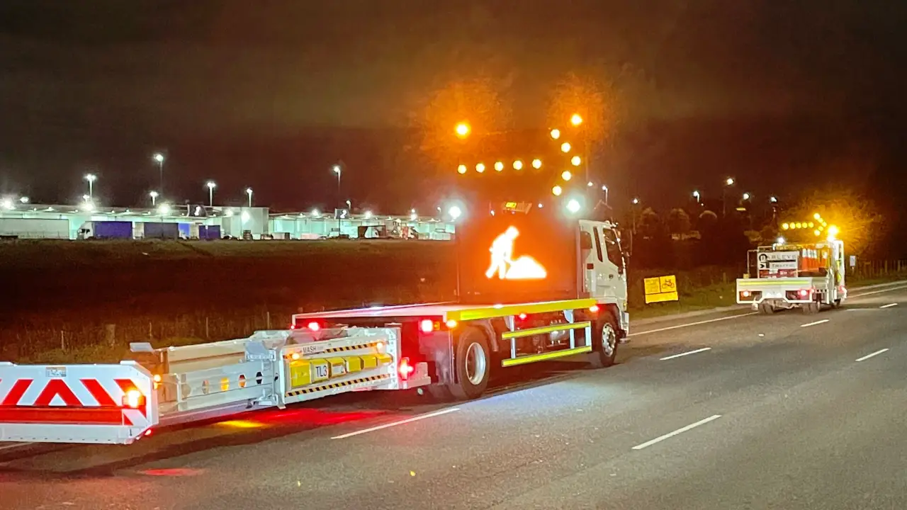 بارليز ترافيك | نصائح السلامة المرورية الليلية لمناطق عمل أكثر أماناً